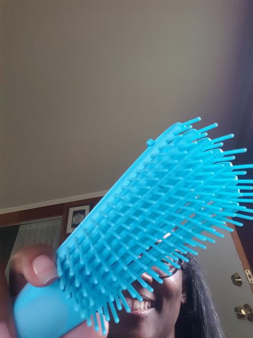Customer photo submitted with Lisa Seaton review of the Wonderbrush