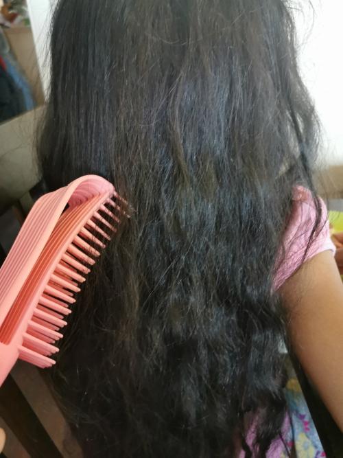 Customer photo submitted with Sari Poe review of the Wonderbrush
