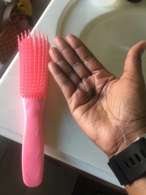 Customer photo submitted with Constance Barnett review of the Wonderbrush