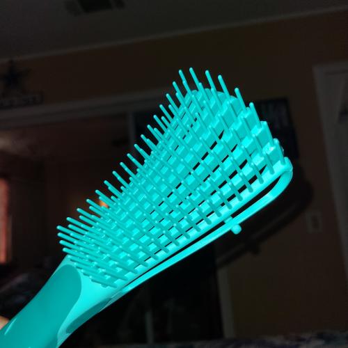 Customer photo submitted with Chetera Young review of the Wonderbrush
